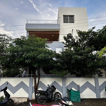 Akalkot Vatavriksha Guest House,Akkalkot מראה חיצוני תמונה
