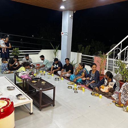 Akalkot Vatavriksha Guest House,Akkalkot מראה חיצוני תמונה