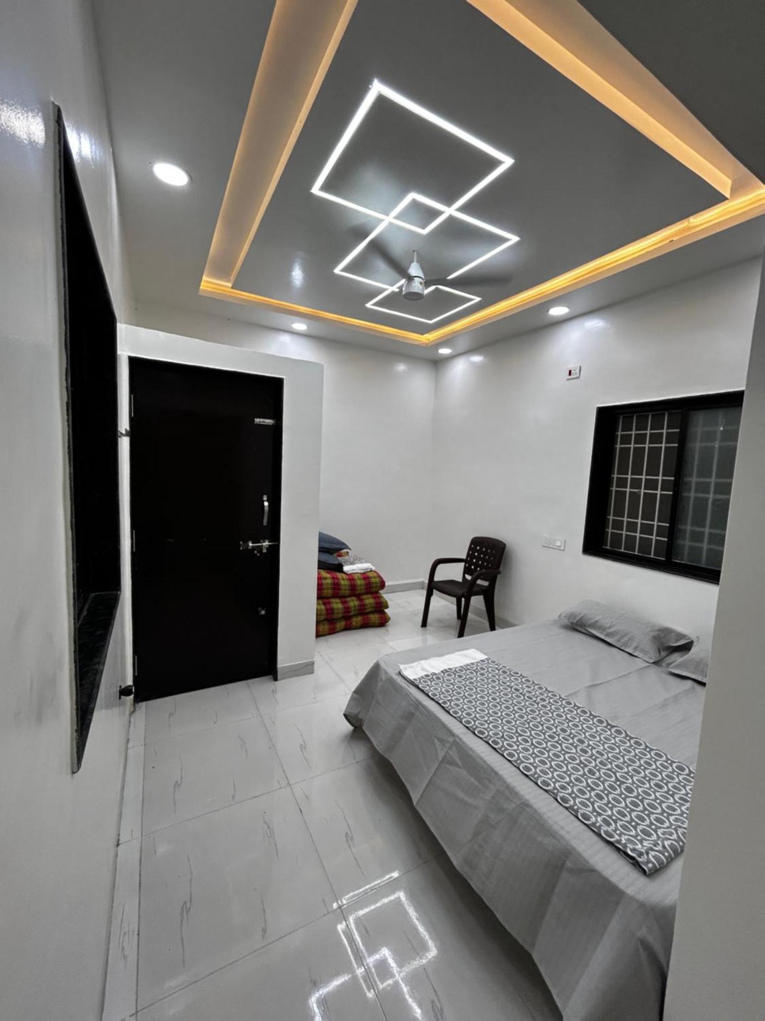 Akalkot Vatavriksha Guest House,Akkalkot מראה חיצוני תמונה