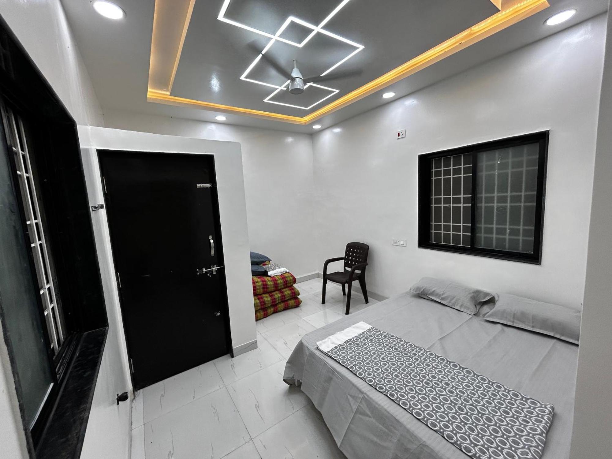 Akalkot Vatavriksha Guest House,Akkalkot מראה חיצוני תמונה