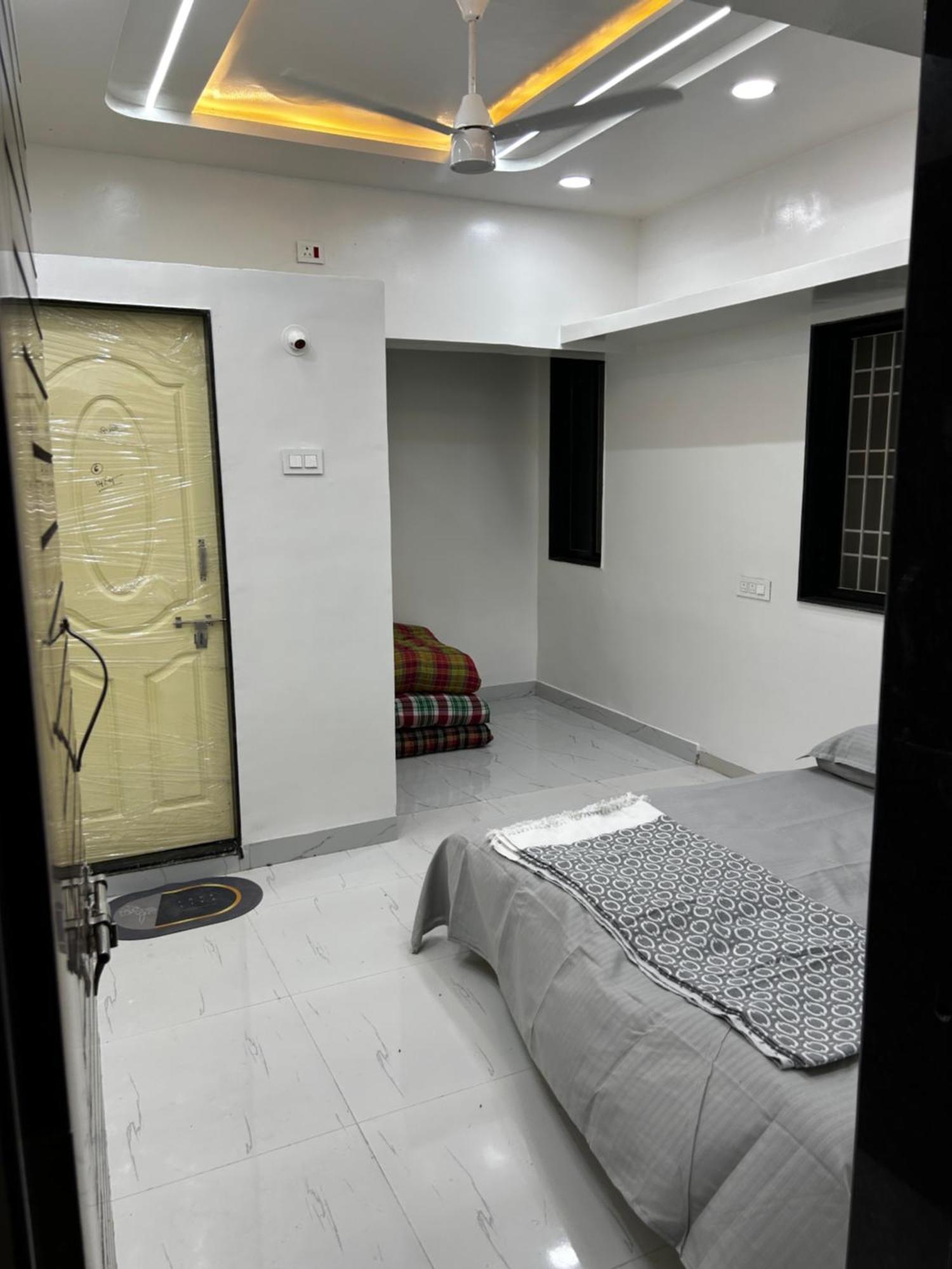 Akalkot Vatavriksha Guest House,Akkalkot מראה חיצוני תמונה