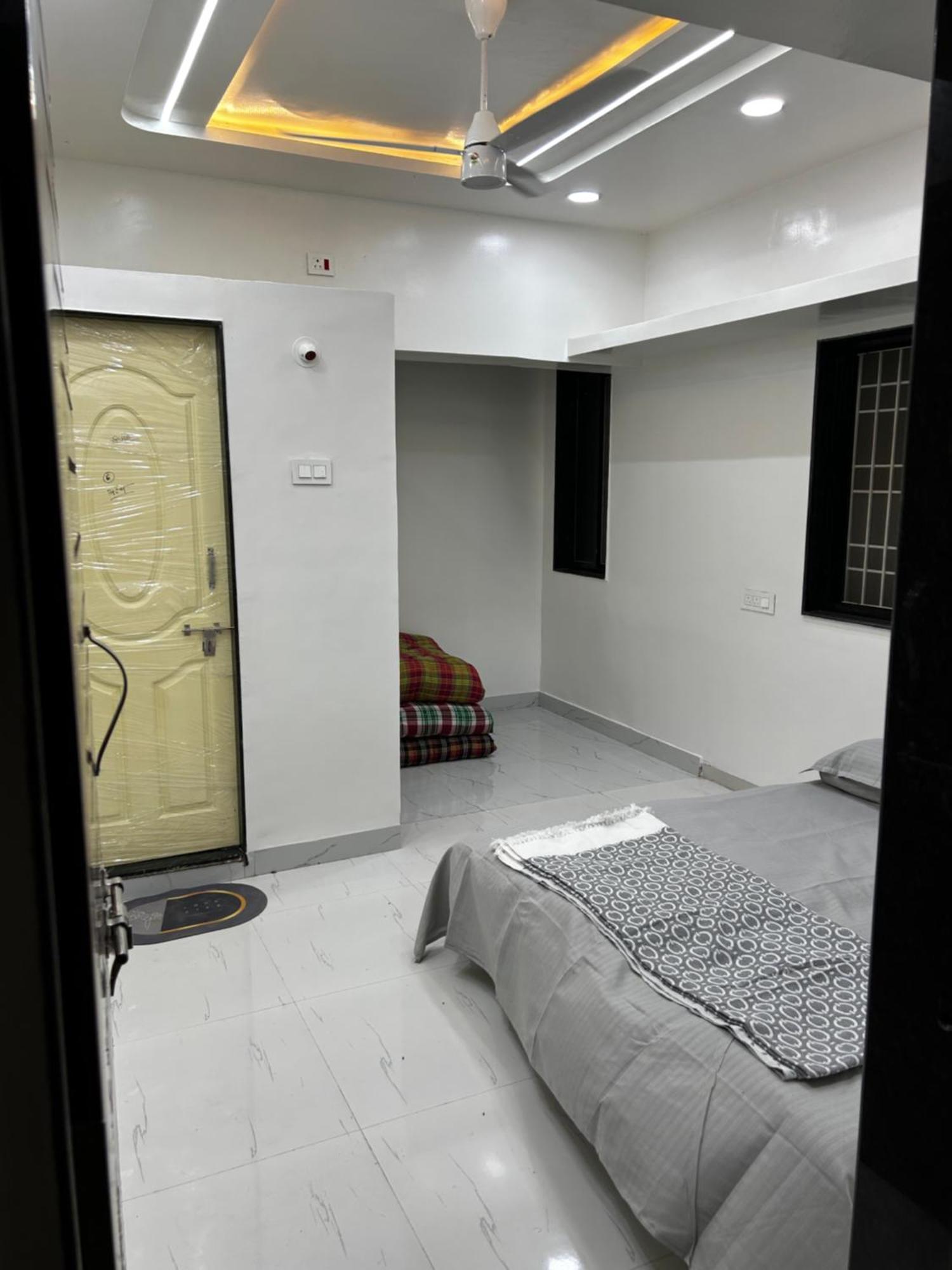 Akalkot Vatavriksha Guest House,Akkalkot מראה חיצוני תמונה