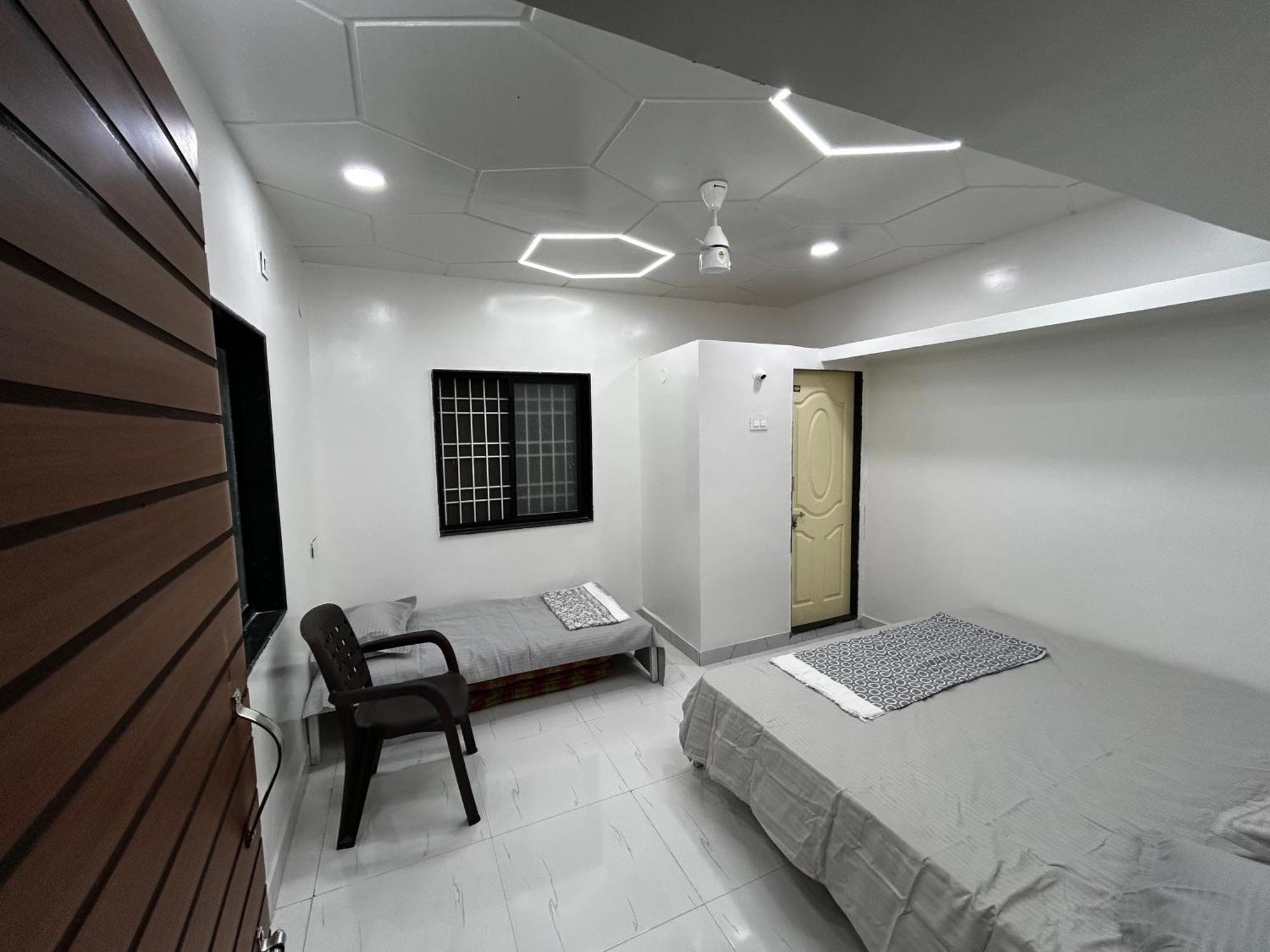 Akalkot Vatavriksha Guest House,Akkalkot מראה חיצוני תמונה